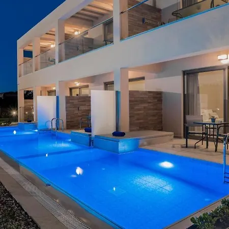 Mystique Luxury & Maisonettes Апарт-отель