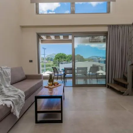Mystique Luxury & Maisonettes Лаганас