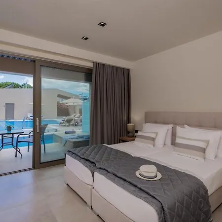 Mystique Luxury & Maisonettes Апарт-отель