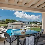 Mystique Luxury & Maisonettes Lägenhetshotell Laganas